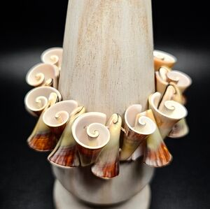 Rolled trumpet shell stretch bracelet.